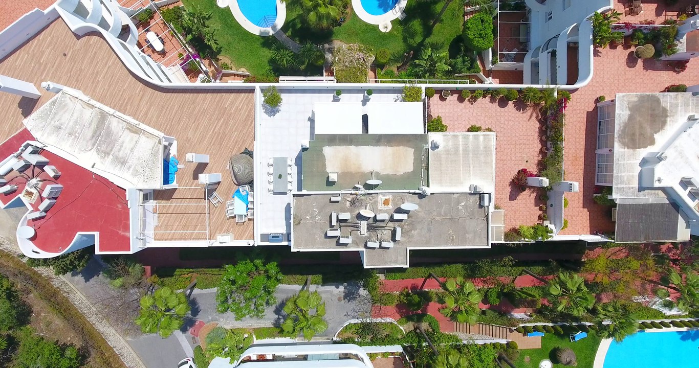 Skandia Mäklarna Marbella real along GOLDEN MILE