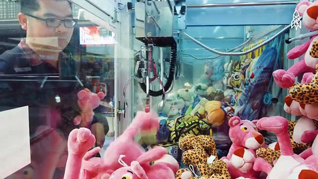 En 2016, ce type a réussi à attraper 15 000 peluches aux machines à pinces des fêtes foraines