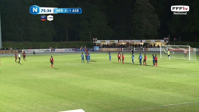 Coup franc direct qui passe d'un rien au dessus de la barre transversale !