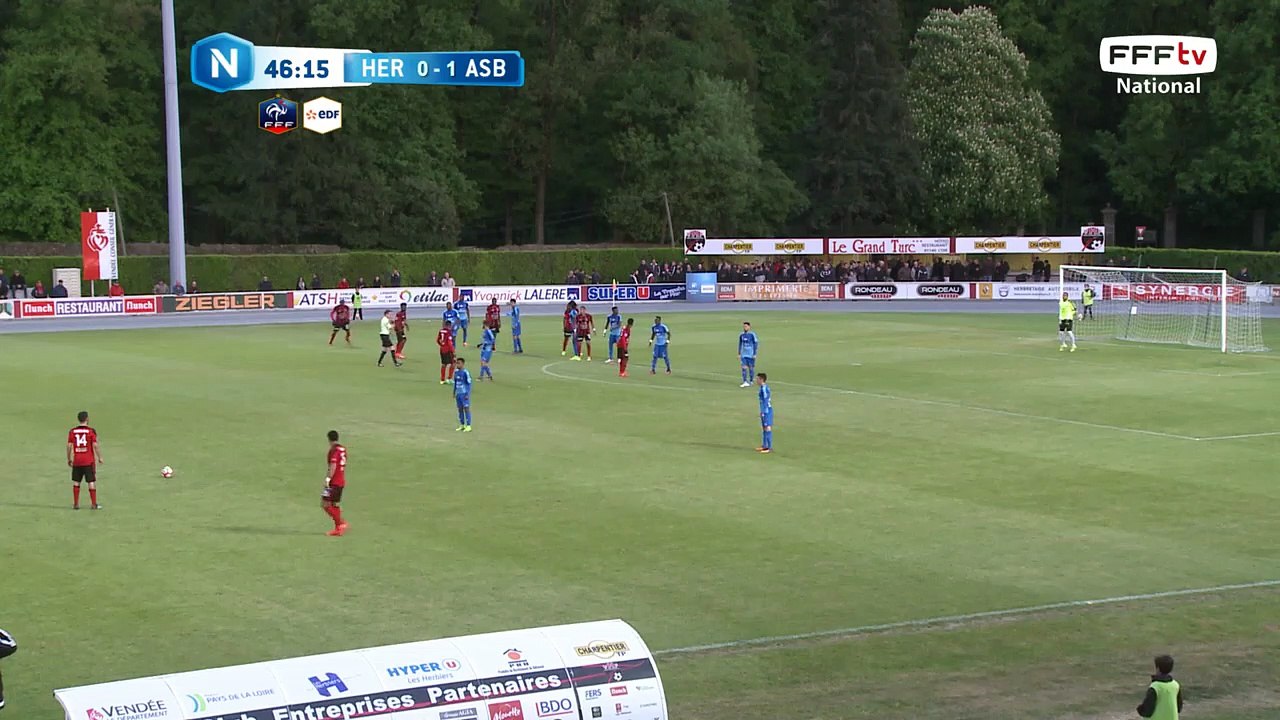 Coup franc lointain pas assez précis pour inquiéter Béziers