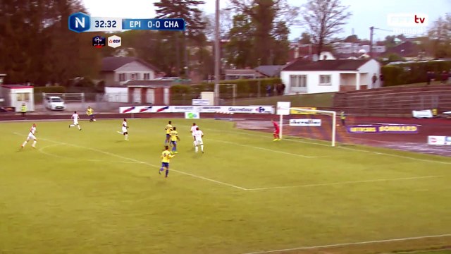 Belle action d'Epinal mais frappe est au dessus du cadre.