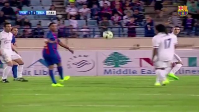 La passe aveugle magique de Ronaldinho avec le Barça