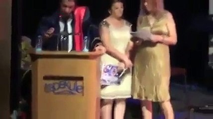 Doğruları Söylediği İçin Mikrofonu Kapatılıp Kürsüden İndirilen Öğrenci!