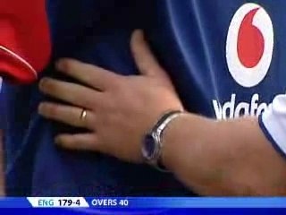 Kevin Pietersen receives rib breaking Glenn mcgrath delivery