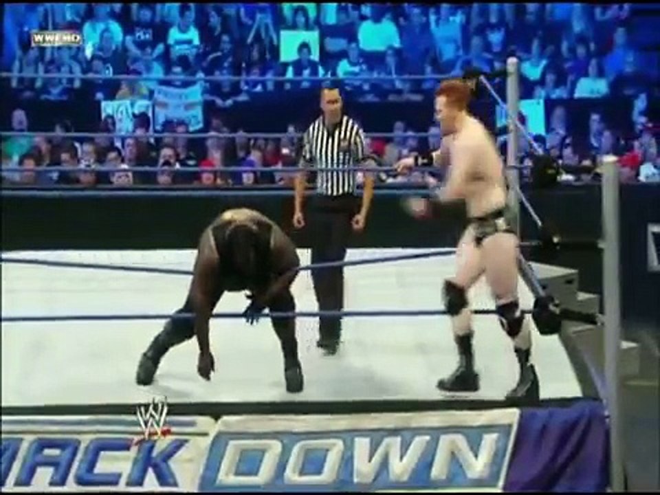 Mark Henry vs Sheamus WWE Smackdown August 26th 2011 Part 2