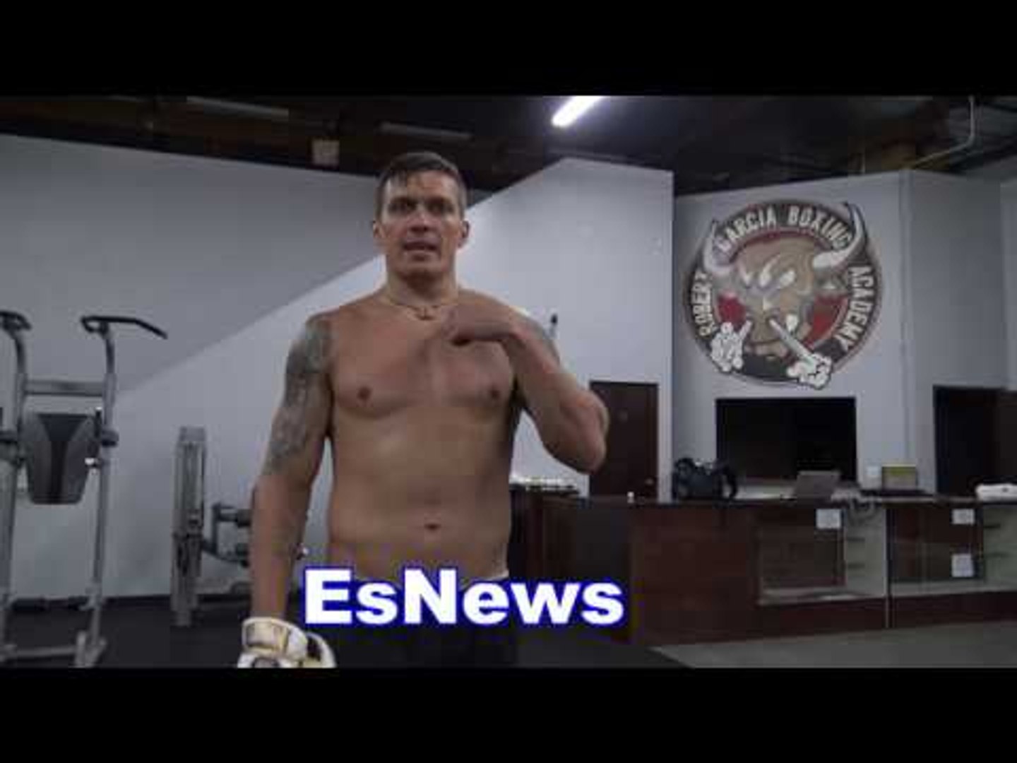 ⁣Alexsander Usyk Sings Russian Gangster Song - esnews boxing