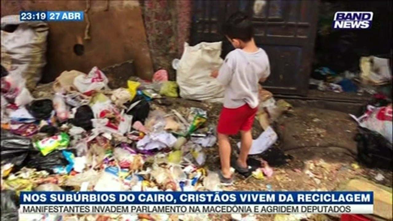 Jesus não Salva Cristãos Egipcios de Apodrecerem em meio ao Lixo dos Islâmicos - Jesus o Salvador que não salva ninguém
