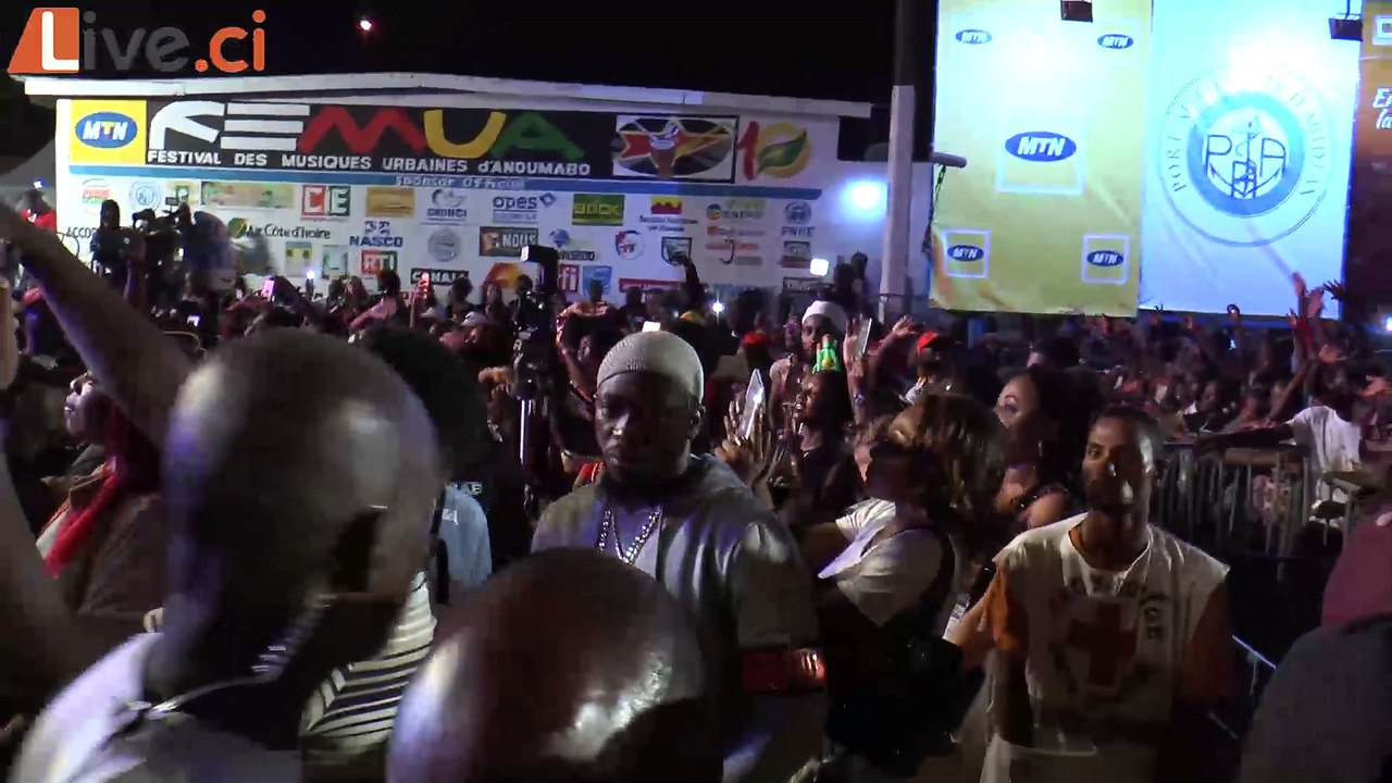 FEMUA 10 - Singuila en concert live a Anoumabo 2