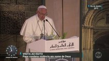 Em visita ao Cairo, papa Francisco condena violência em nome de Deus