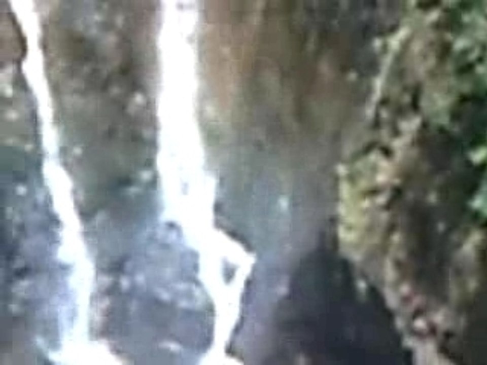 SUPERBE CHUTE A L'ILE MAURICE