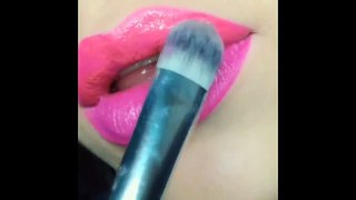 lips makeup and lip liner for girls, by makegirz good