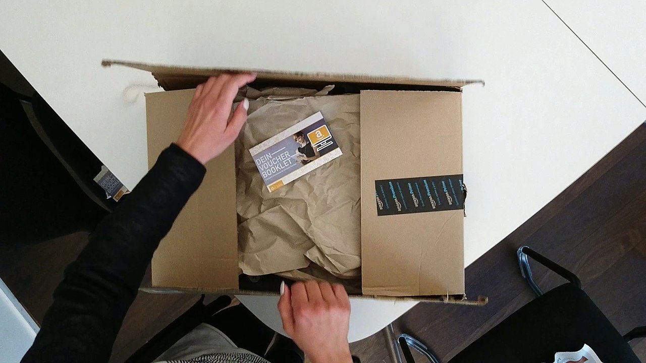 Amazon - Faltbares Booklet - Werbung als Paketbeilage - Deutschland Voucher