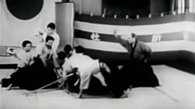 [達人の合気] 植芝盛平の多人数取り 52歳 74歳 Ueshiba Morihei [Master of Aiki]
