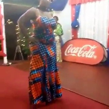 Chutte spectaculaire de la miss bénin ! Ohh la laaa REGARDEZ