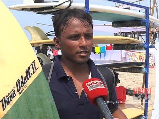 কক্সবাজারে শুরু হয়েছে জাতীয় সার্ফিং প্রতিযোগিতার তৃতীয় আসর