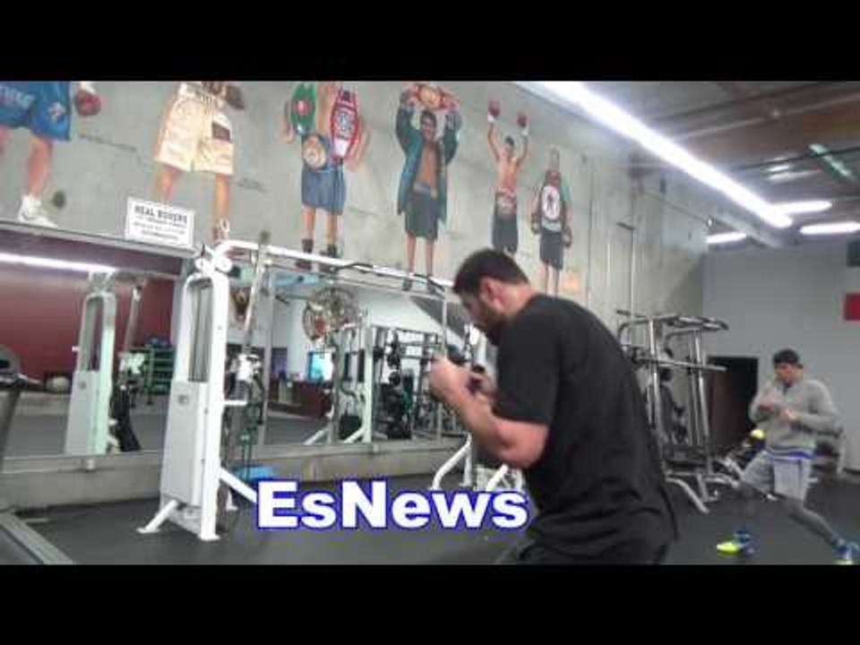 Russian Heavyweight Got Speed!!! Shadow Boxing With Weights To increase Speed EsNews Boxing