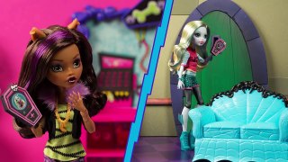 Monster High  - Sitting with Lagoona Blue - Spring Into Action