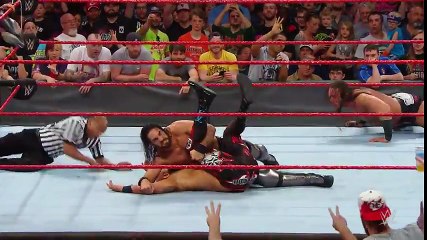 Seth Rollins debuts new face-busting move