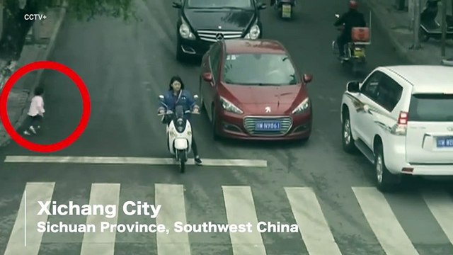 Un enfant survit miraculeusement après s'être fait rouler dessus à deux reprises