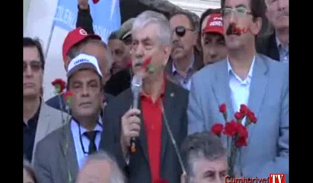 1 Mayıs 1977'de Taksim'de katledilen işçiler anıldı