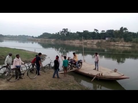 Shocking : Village people forced to cross river by boat in Sultanpur UP