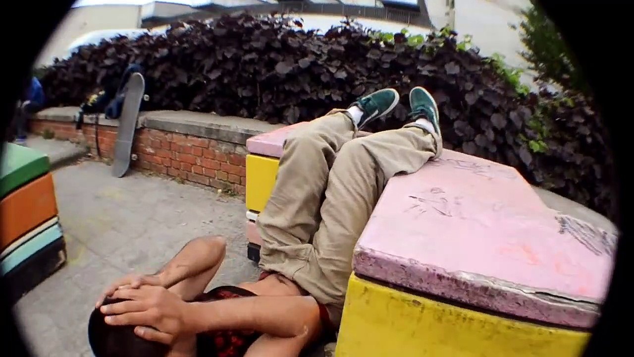 Une énorme bosse lui pousse sur le visage après un accident de skate