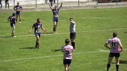 Un joueur de rugby met KO l'arbitre