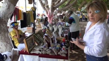 Kadınlar El Emeklerini Satıyor, Kız Çocukları Okuyor