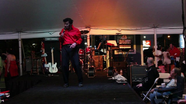 Robert Pooran sings 'Don't Be Cruel' Elvis Week 2014