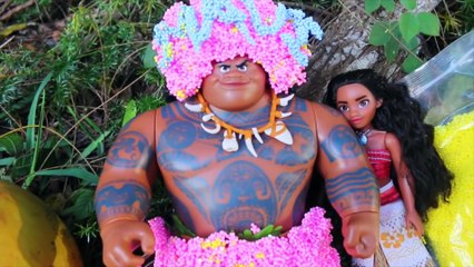 FAKE POO_ Disney Moana PRANKS MAUI ~ Funny Barbie Parody FOOD Pudding Prank Hei Hei