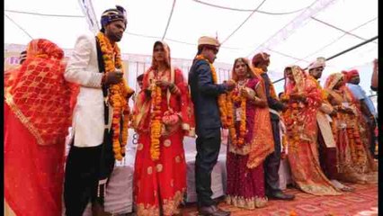 Miles de parejas se casan en India en el mejor día para ello según los astros