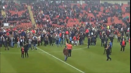Leyton Orient vs Colchester Gets Susspended After Orient's Fans Invade The Pitch!