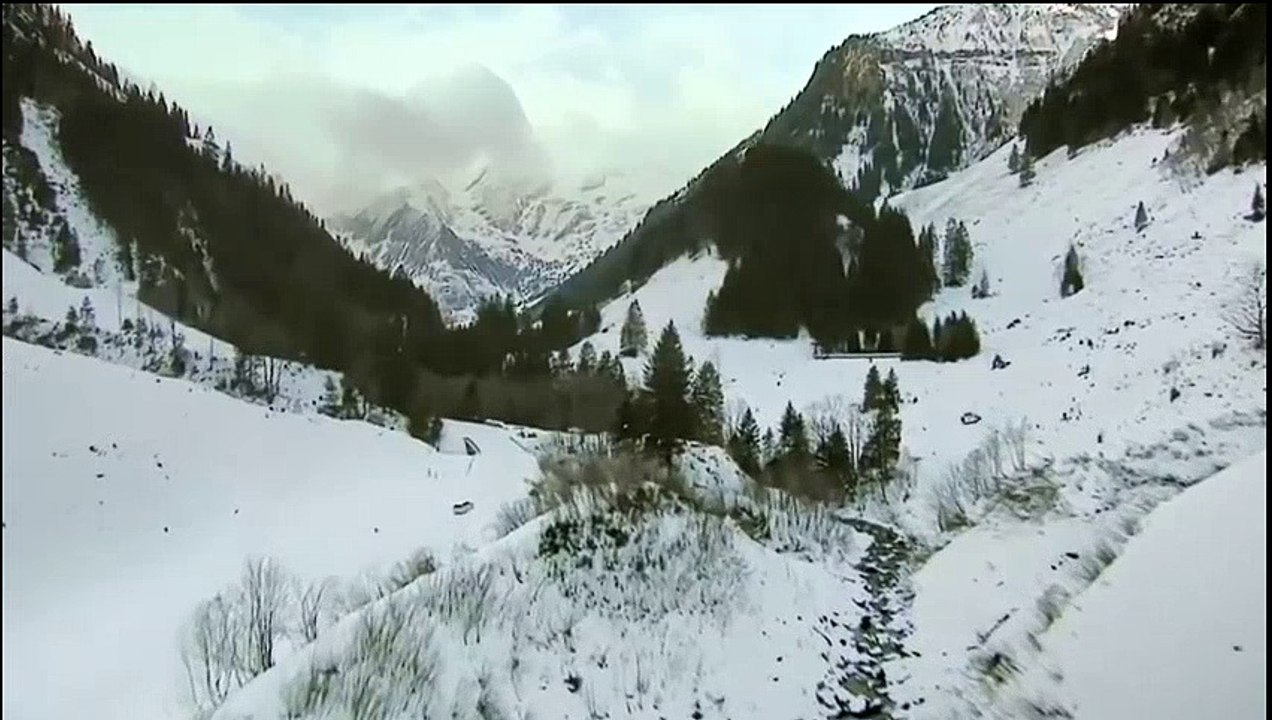 Mercedes-Benz 'Sunday Driver' commercial with Michael Schumacher and Mika Häkkinen