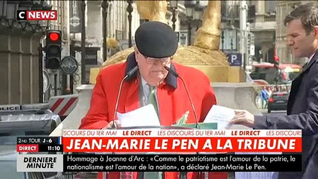 Les images du discours de Jean-Marie Le Pen qui tourne au fiasco à Paris devant la statue de Jeanne d'Arc