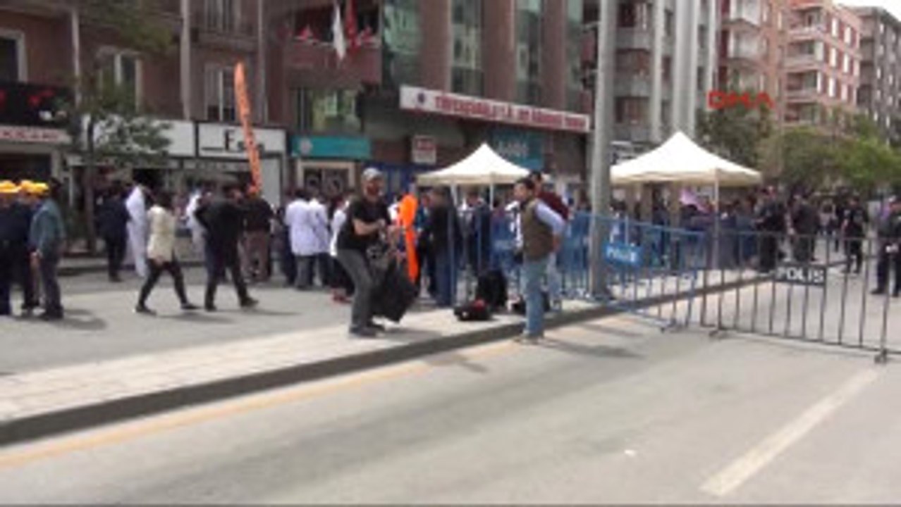 Kolej Meydanı'nda Düzenlenecek Miting Için Toplanmalar Başladı