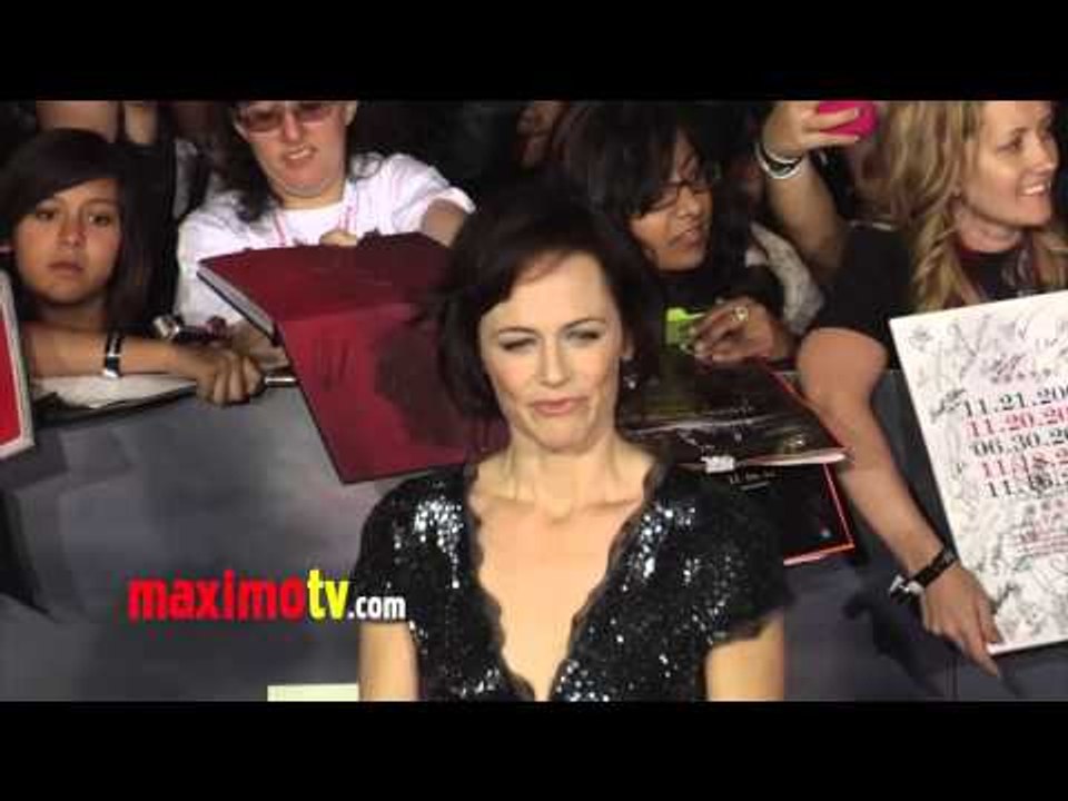 Sarah Clarke TWILIGHT "Breaking Dawn Part 2" Premiere ARRIVALS