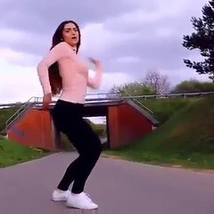 Awosome hot dance - to cheez bari hay mast mast