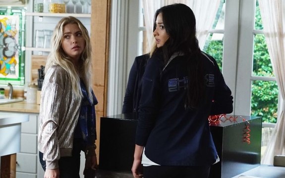 Watch Online 7//13 :: Pretty Little Liars Season 7 Episode 13 -Conspiracy Theories-