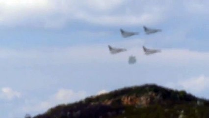 σνиi escoltado por Cazas Turquía