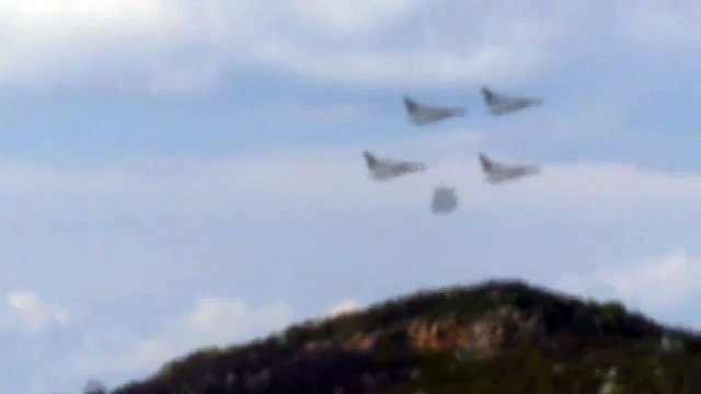 σνиi escoltado por Cazas Turquía