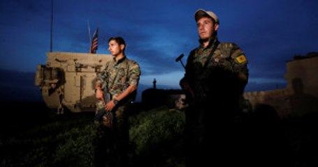 YPG'li Teröristler ABD Askerleriyle Birlikte Türkiye Sınırında Nöbet Tutuyor