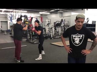 oscar valdez beast on mitts - esnews boxing