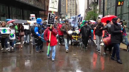 Thousands Rally in Chicago for People's Climate March