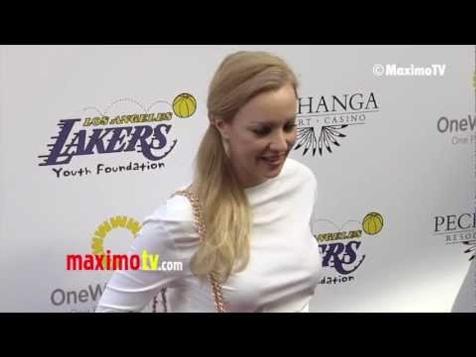 Wendi McLendon-Covey at 2013 LA Lakers Casino Night ARRIVALS