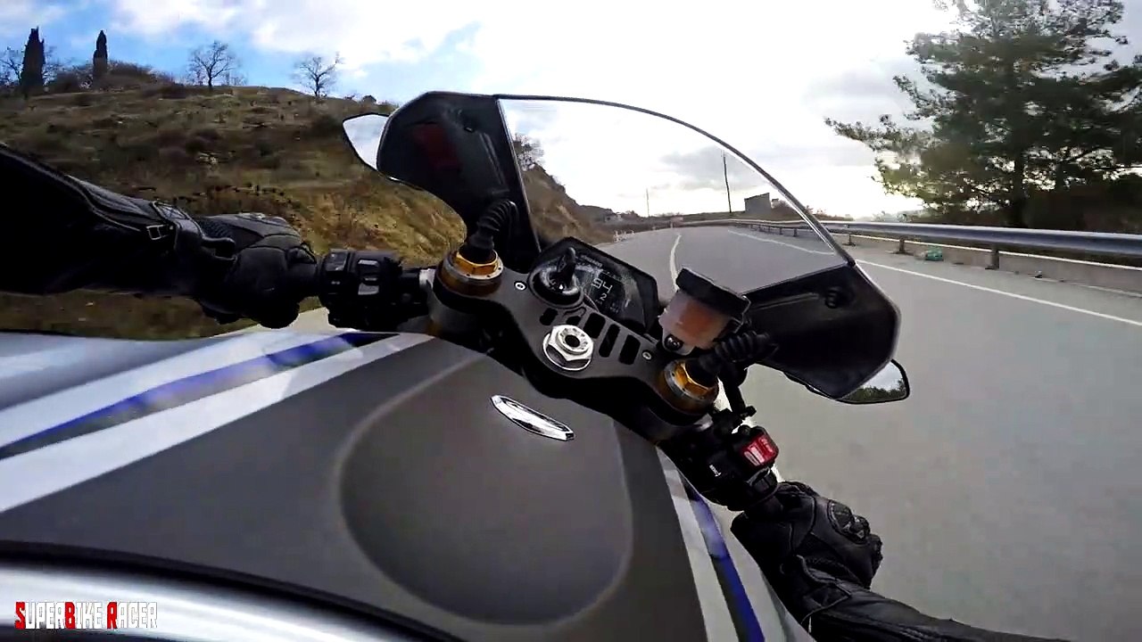 Yamaha R1 and Kawasaki Ninja Motorcycle Street Fight Riding-EXEqY