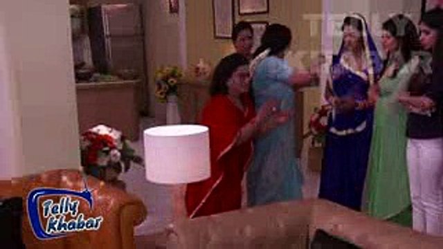 Yeh Hai Mohabbatein - 1st May 2017 - Raushani का सब्र का बांध टूटा Adi को मरी जोरदार का थप्पड़