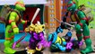 Teenage Mutant Ninja Turtles Spittin' Raphael Giant Robot Spills Oil on Triceraton and Slash Mutants-8eX