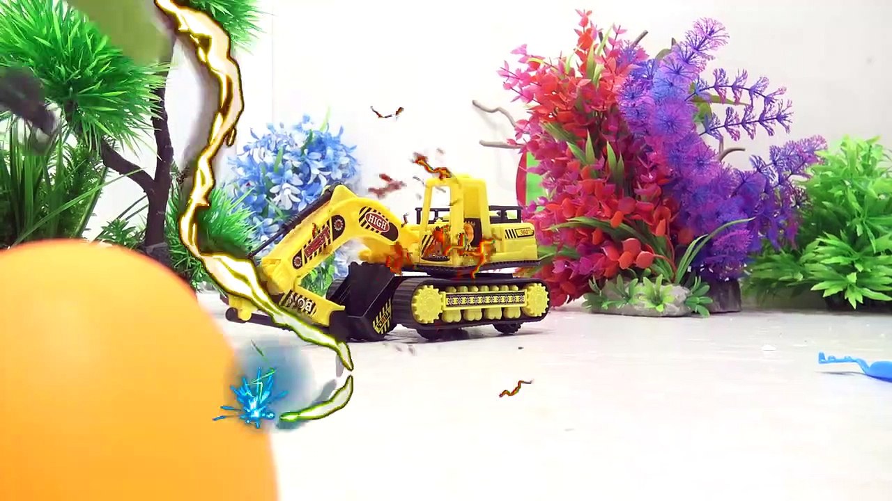 KHỦNG LONG BẠO CHÚA biến XE MÁY XÚC thành trứng bóc trứng ăn kẹo surprise eggs toy for kids 814-v6Z