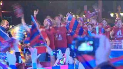 La afición del Levante celebra el ascenso de su equipo a Primera