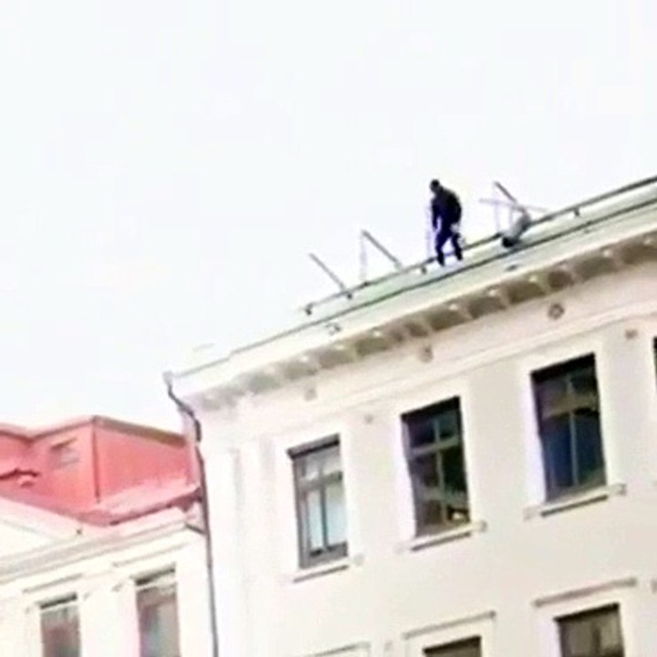 SALTO MORTAL A LA PISCINA